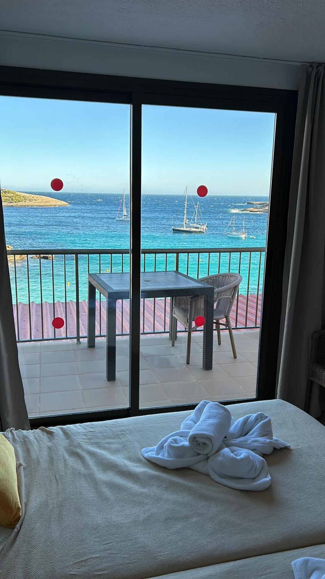 Es Grop Apartamentos Portinatx Dış mekan fotoğraf