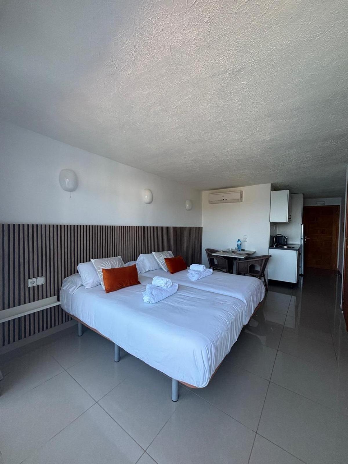 Es Grop Apartamentos Portinatx Dış mekan fotoğraf